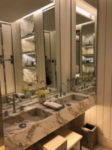 Spa De La Mer Locker Room